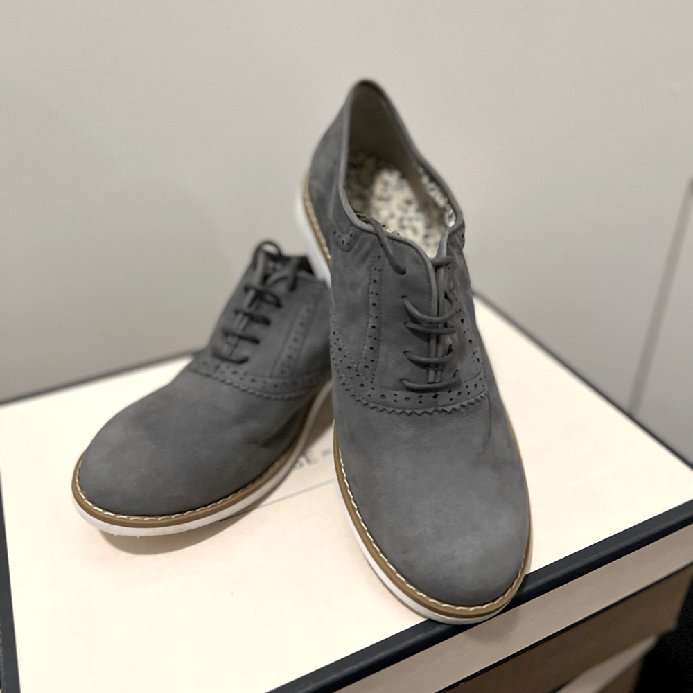 NWT! Grey loafers